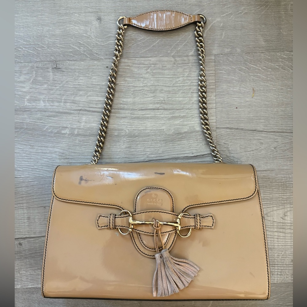 Gucci Emily Medium Patent Leather Shoulder Bag in Beige